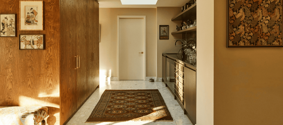 Vintage Styling: The Art of Mixing Old and New